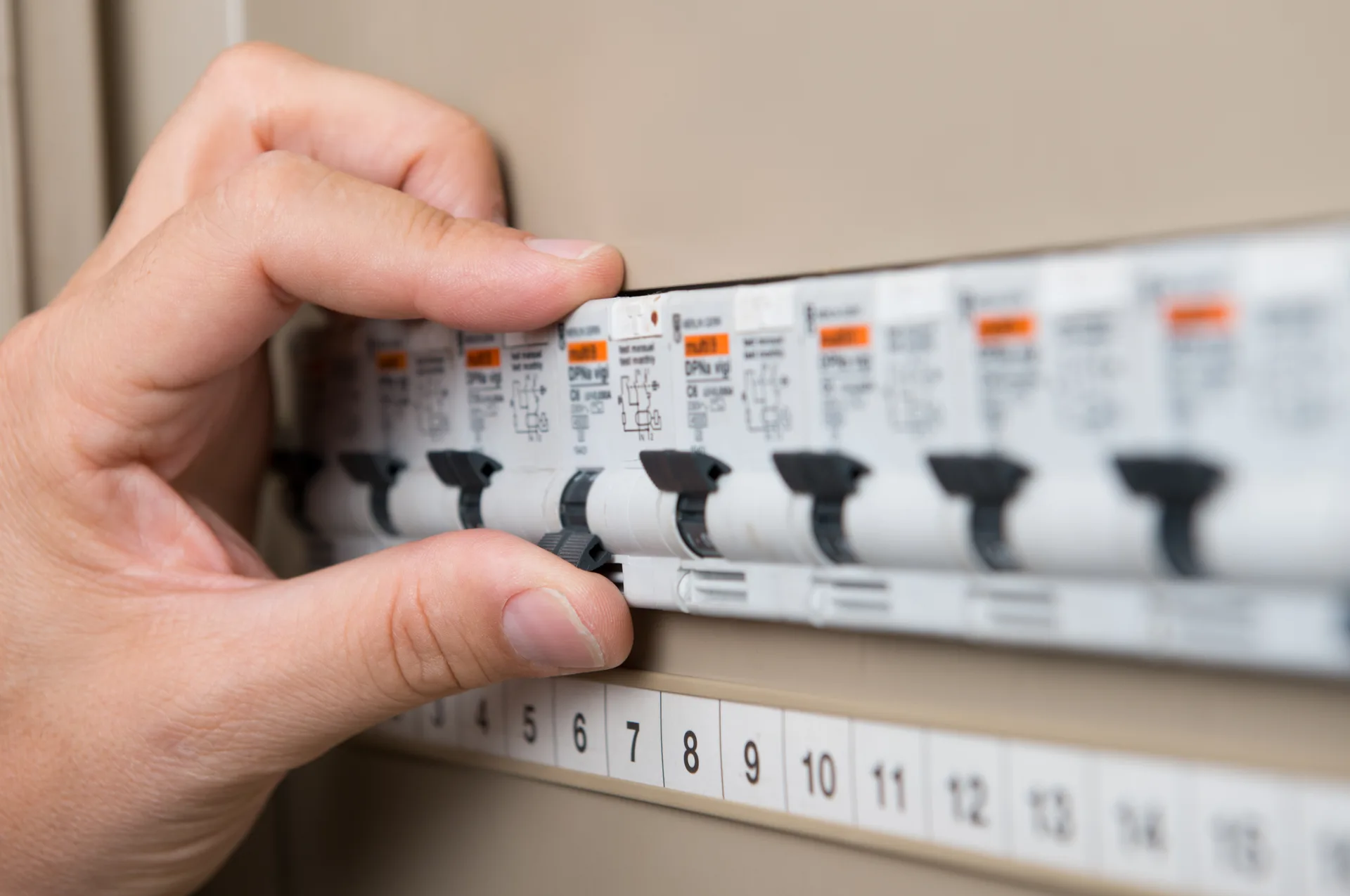 Electrician Springfield, licensed electricians serving Springfield